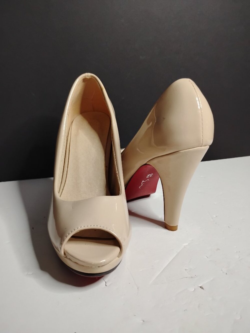 Women's Christian Louboutin Look Style Peep Toe Heels Size 2Us/32